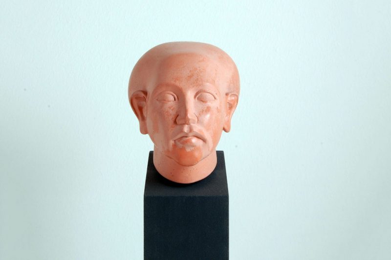 Amarna-Prinzessin, Steinguss, H 9,2cm, T 12cm, mit Sockel 24,5cm, Preis 135,-€