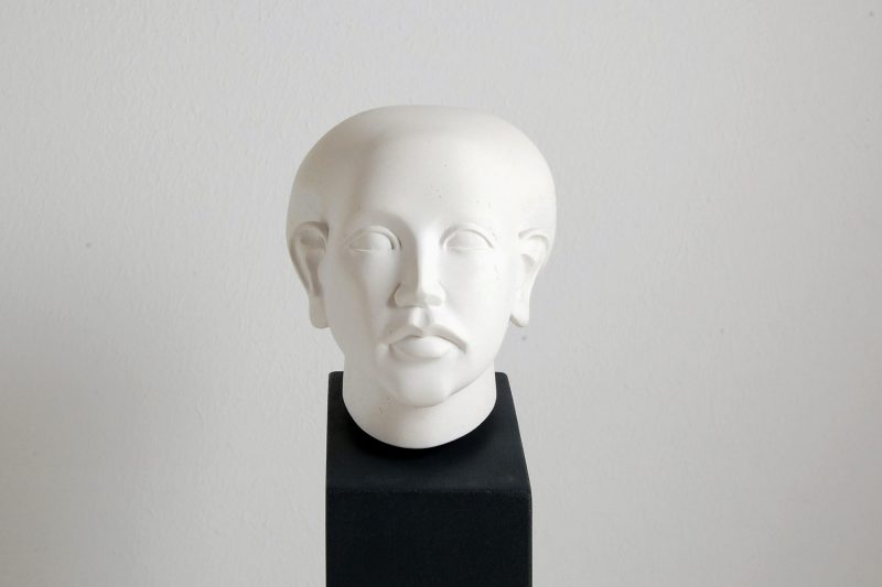 Amarna-Prinzessin, Steinguss, H 9,2cm, T 12cm, mit Sockel 24,5cm, Preis 135,-€