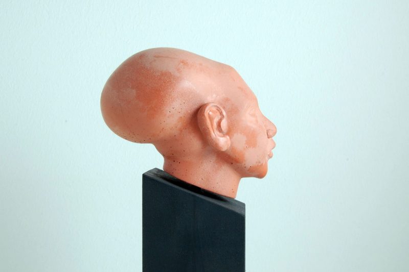 Amarna-Prinzessin, Steinguss, H 9,2cm, T 12cm, mit Sockel 24,5cm, Preis 135,-€