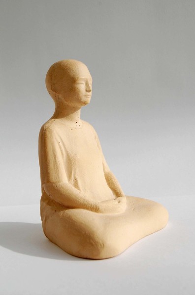 Buddha der Gegenwart, Höhe 15 cm,  Steinguss gelb, handgefertigt, einzeln gegossen und signiert   148,- € (inkl. Mwst, zuzüglich Versandkosten)