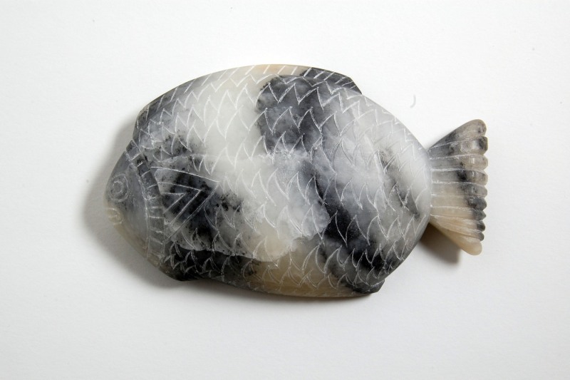 Speckstein, grau, Rückseite, beidseitig beschnitzt, Replik einer Schminkpalette aus dem Roemer- und Pelizaeusmuseum Hildesheim, 340,-€